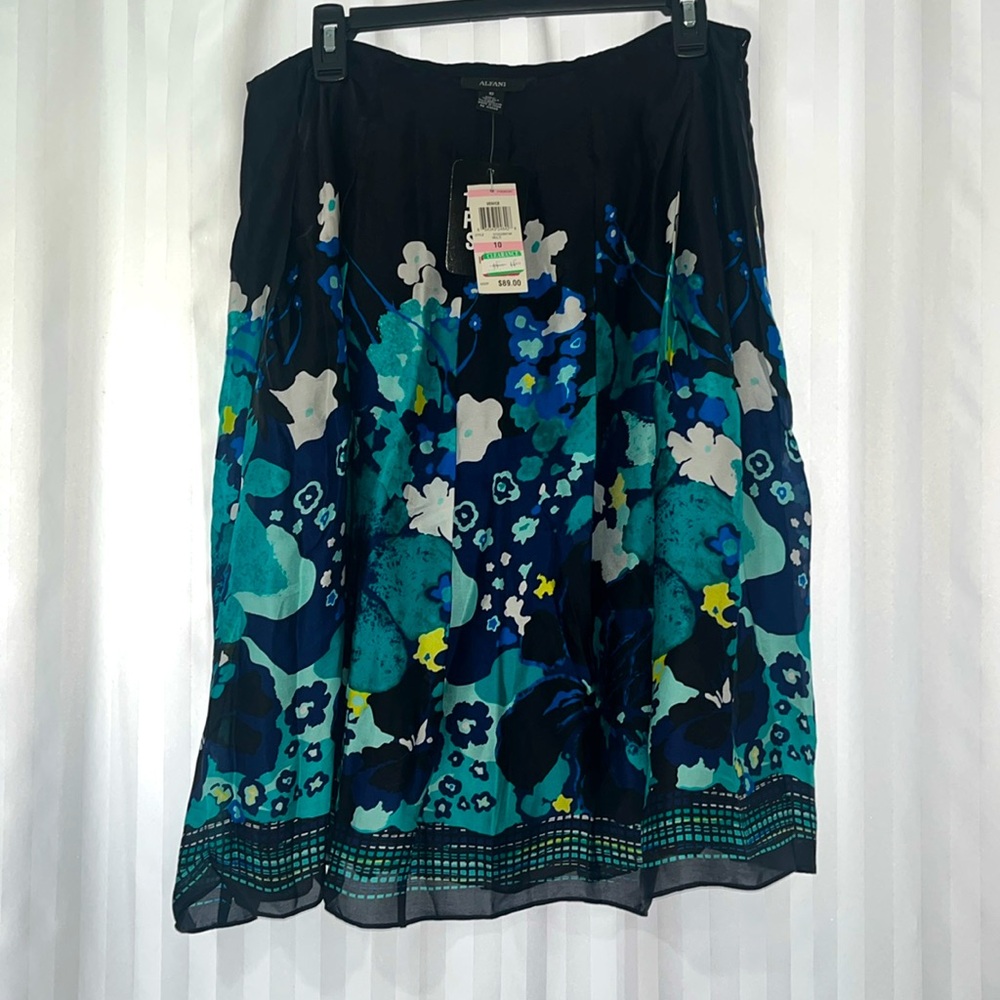 NWT Alfani Woman’s 100% Silk Floral Skirt with Lining